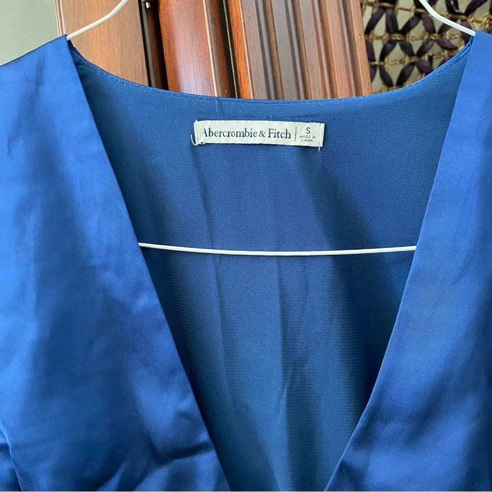 Abercrombie & Fitch Blue Long-Sleeve Satin Puff Sleeve Peasant Top Women’s S